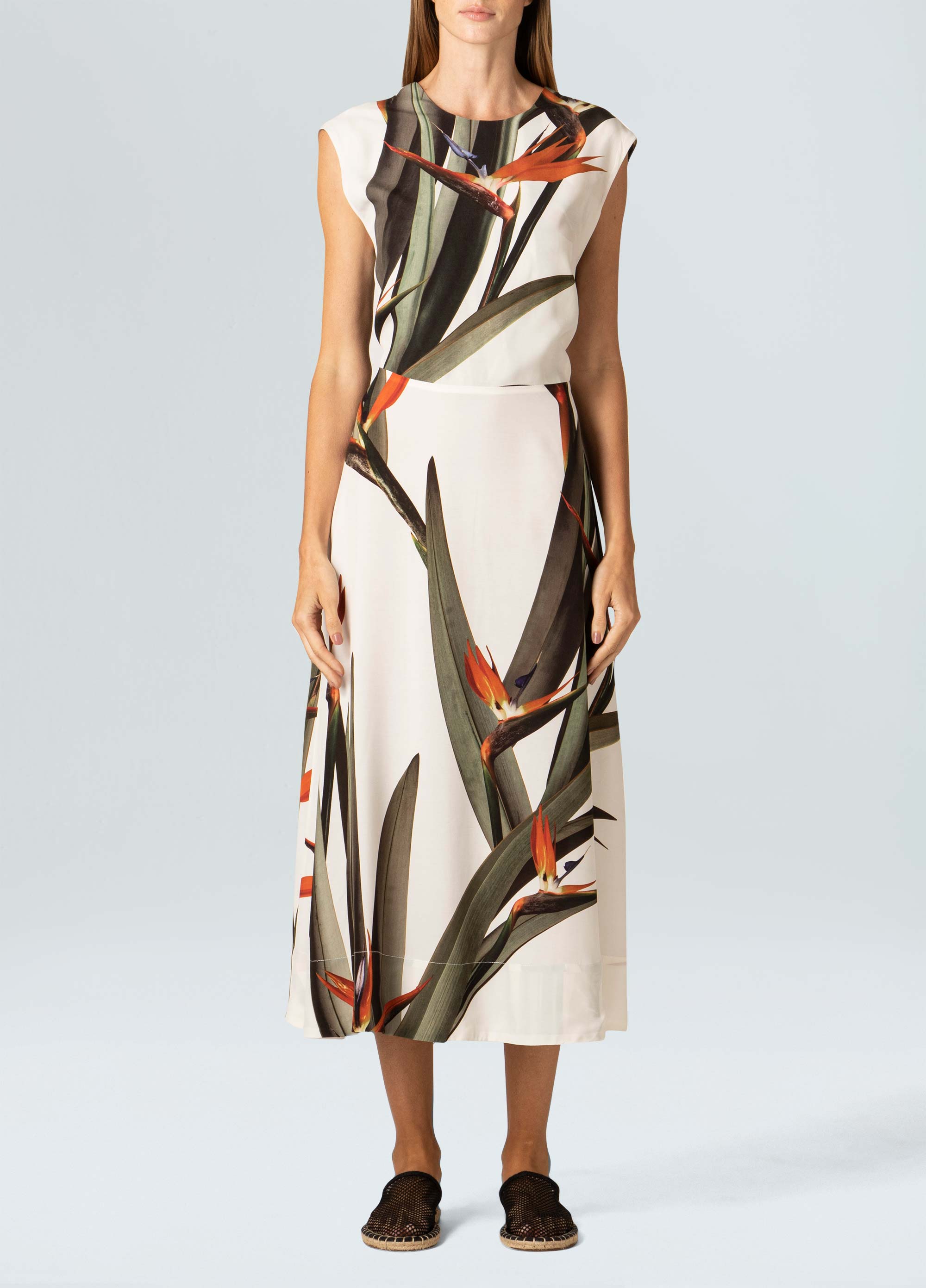 Vestido sleeveless decote strelitza