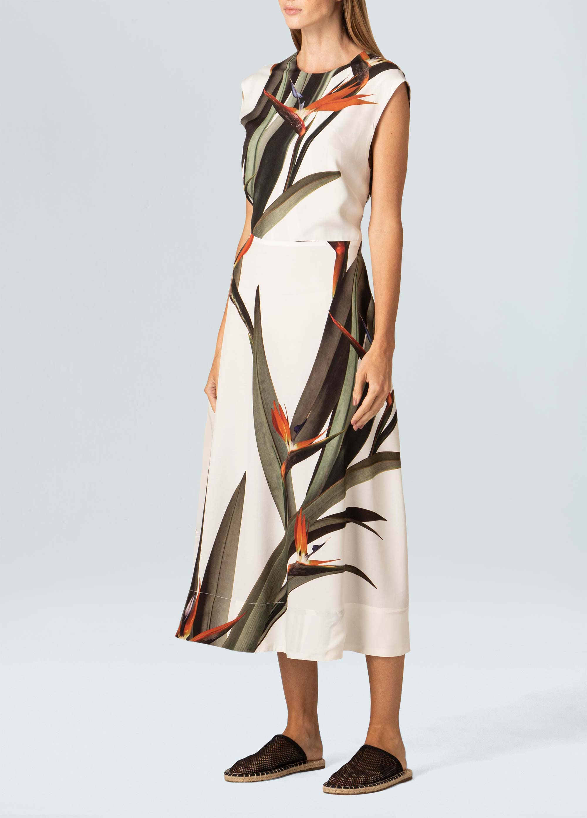 Vestido sleeveless decote strelitza