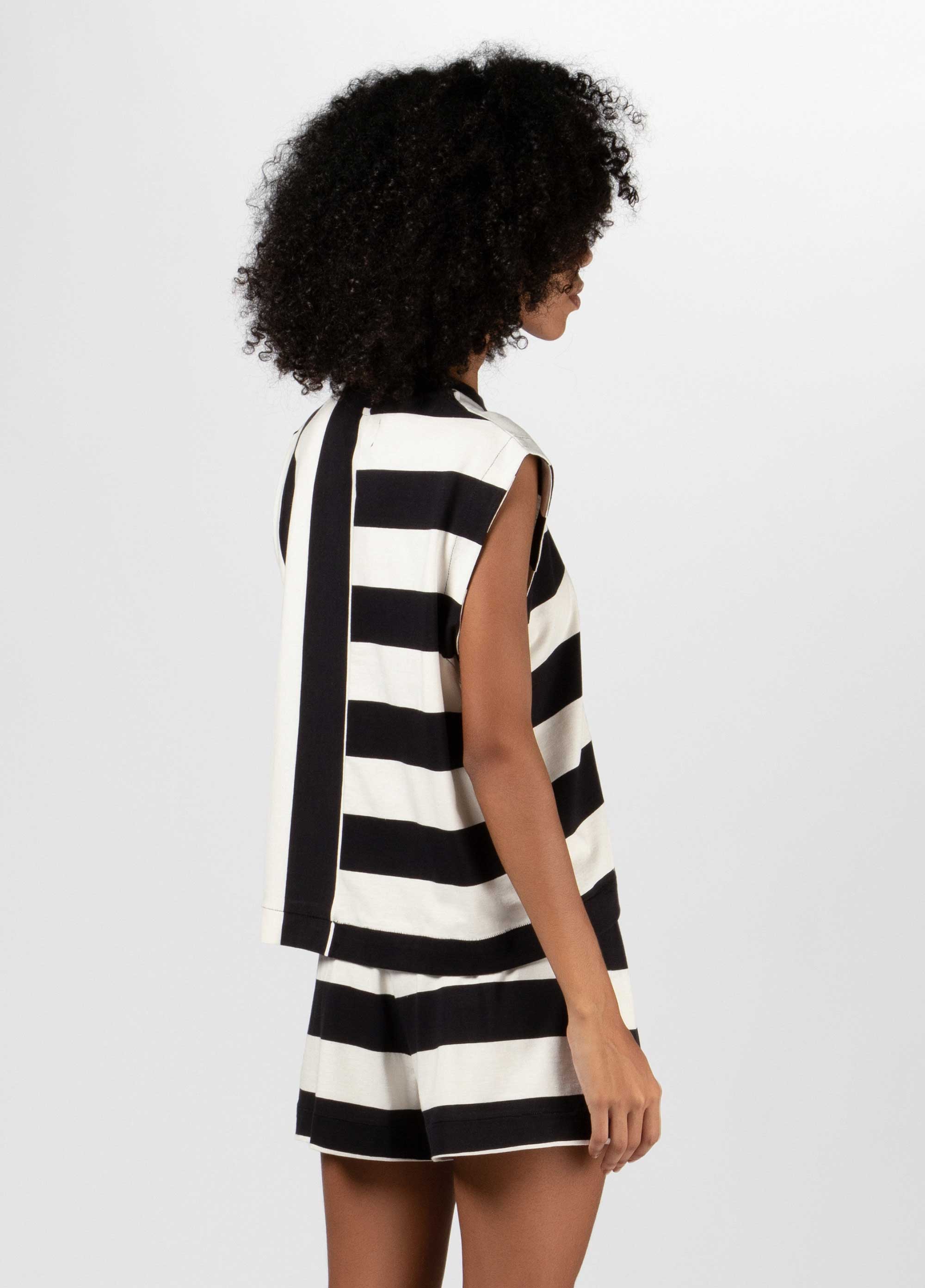 Sleeveless stripes