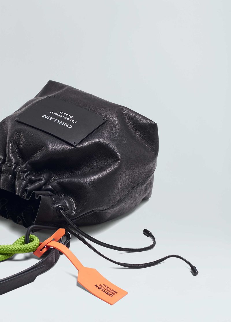 BOLSA COURO SOFT BUCKET COULISSE