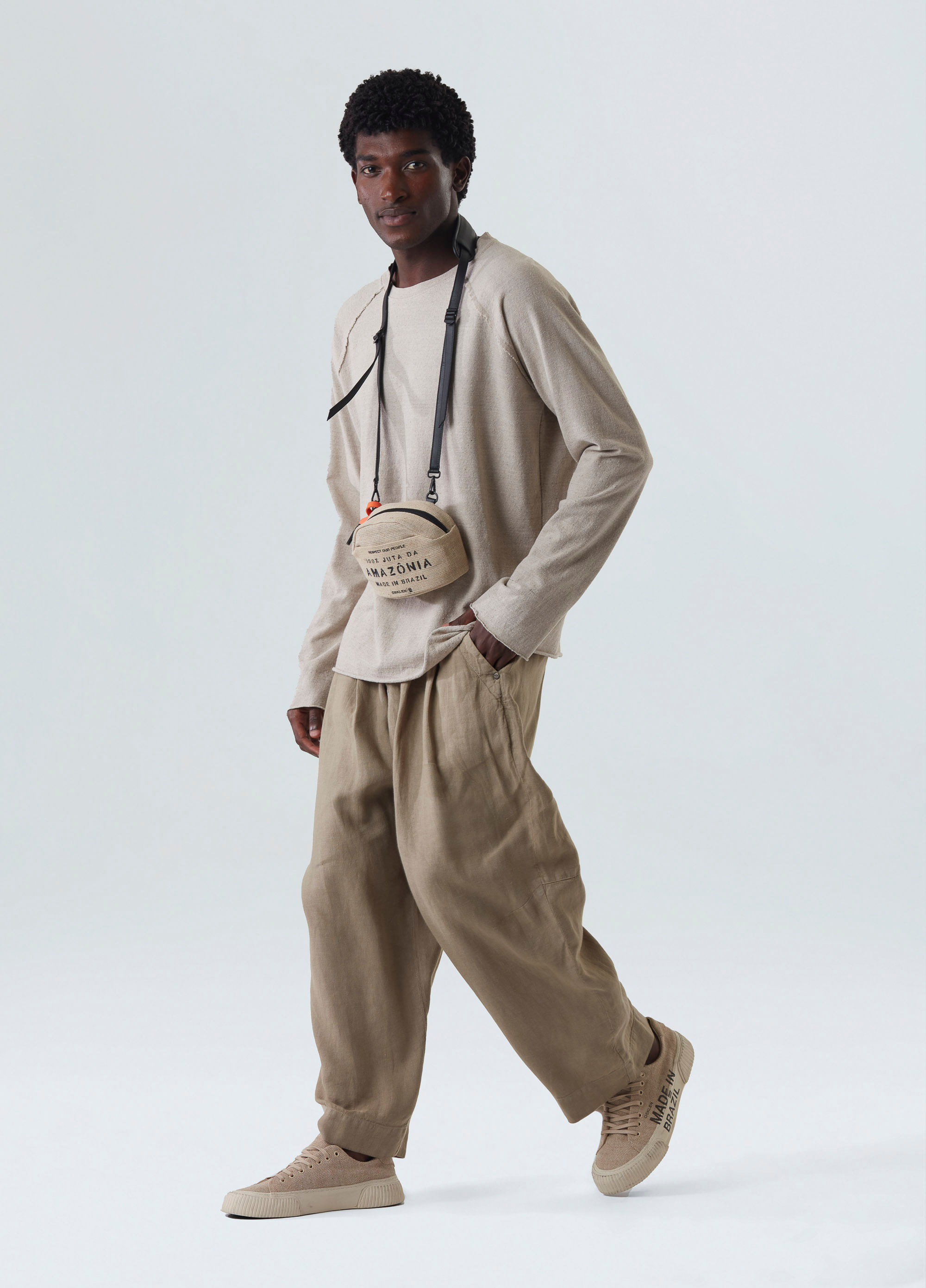 Calça om linen pleats