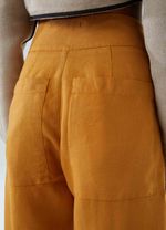 calca recortes over linen