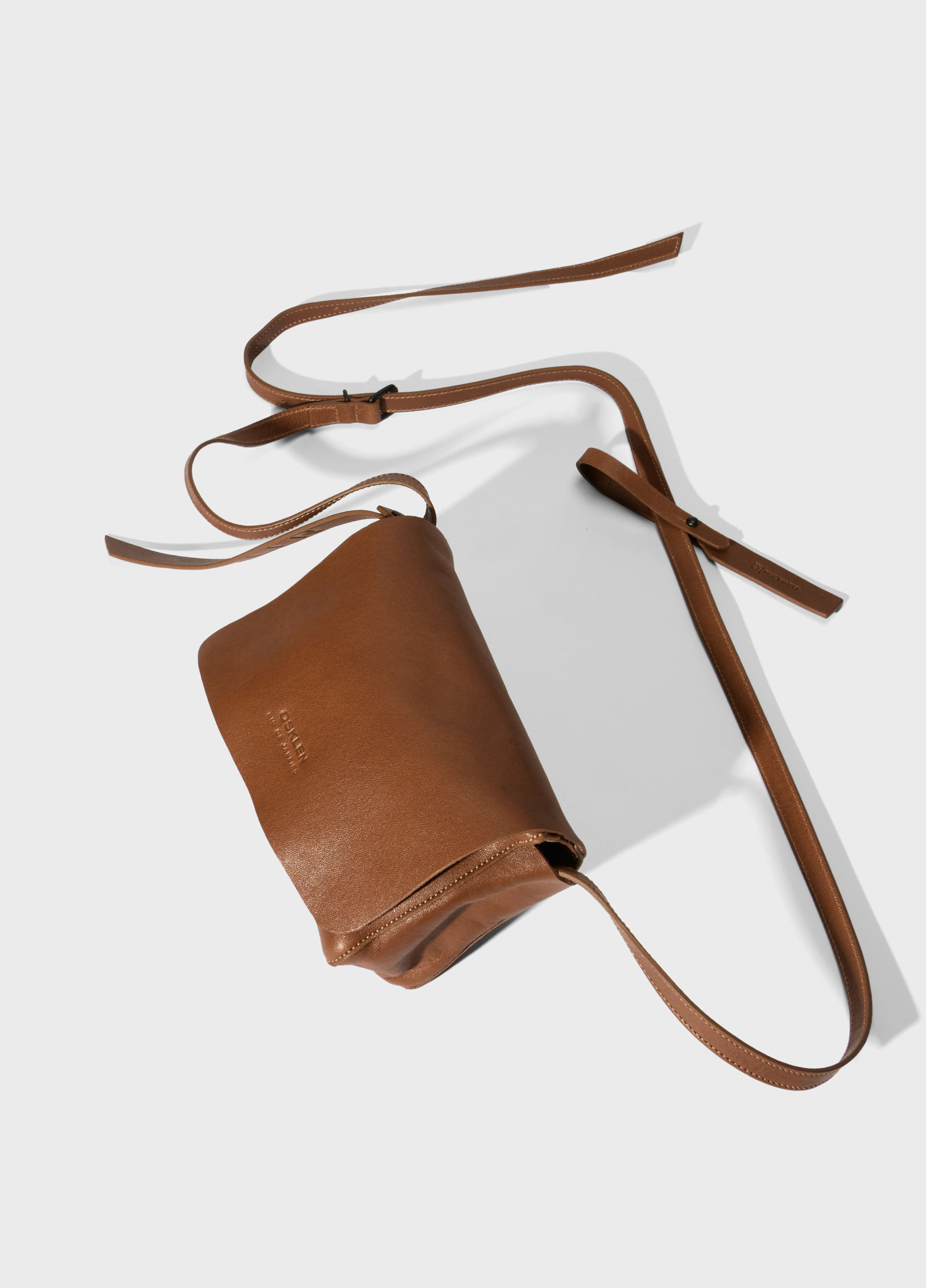 Mini leather crossbody e-basics