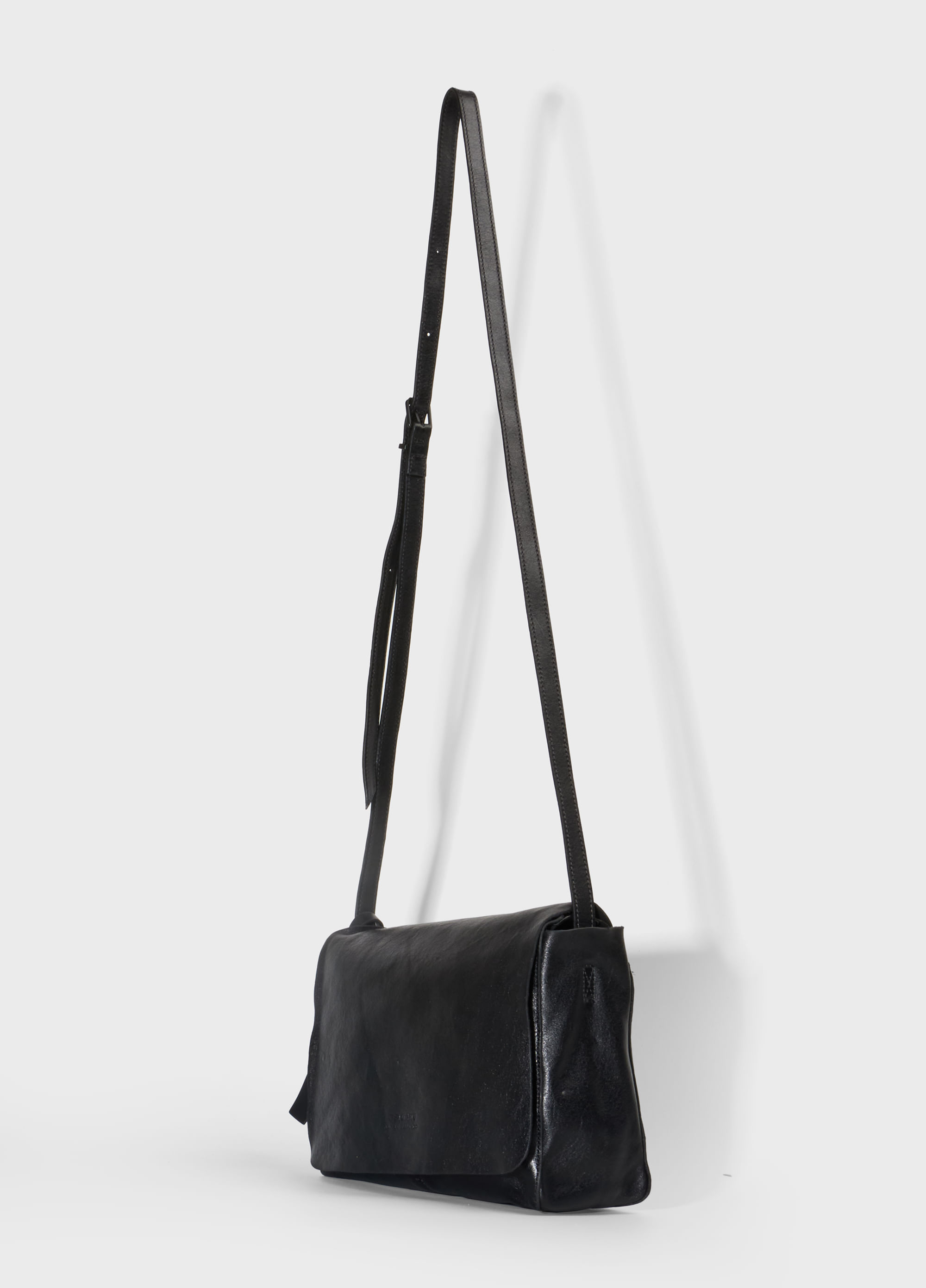 SMALL LEATHER CROSSBODY EBASICS BAG