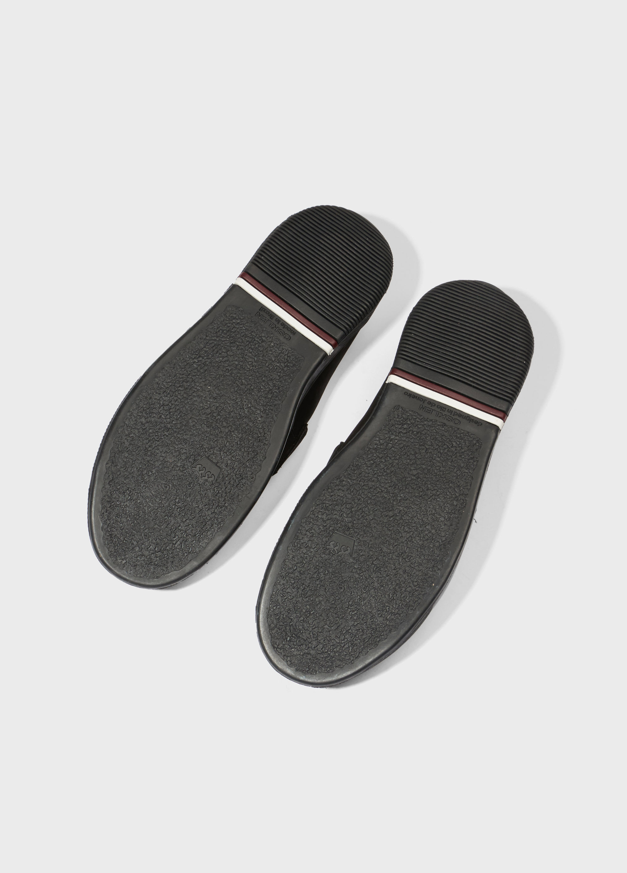 Tênis soho slip on black sole