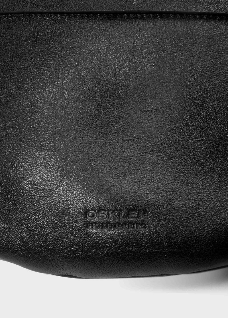 POCHETE LEATHER E BASICS