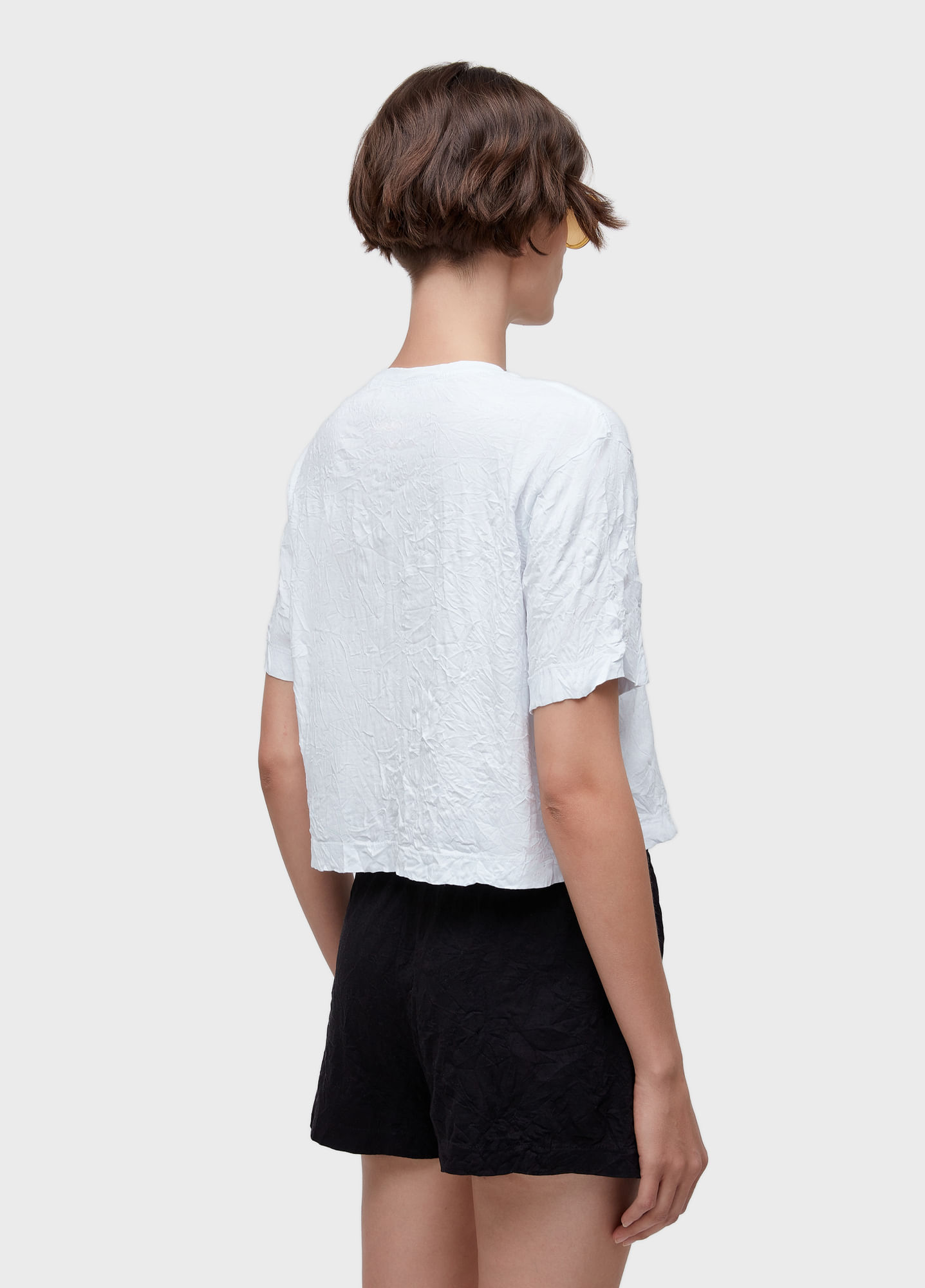 T-shirt cropped wrinkled