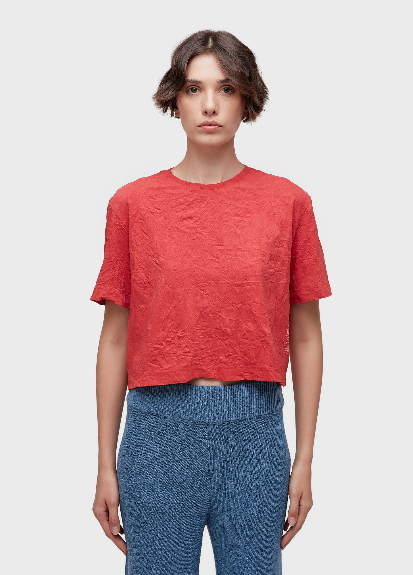 T-shirt cropped wrinkled