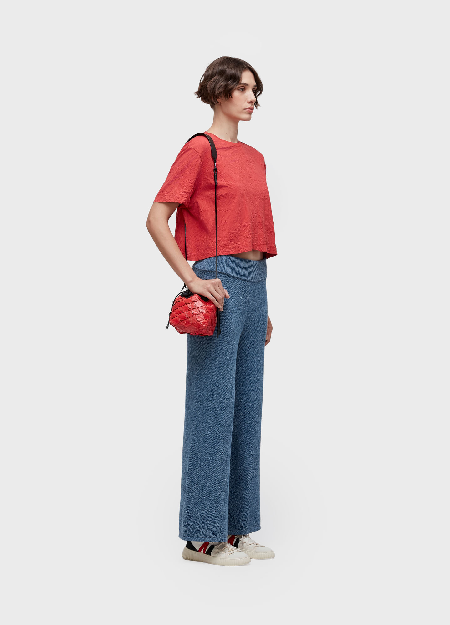 T-shirt cropped wrinkled