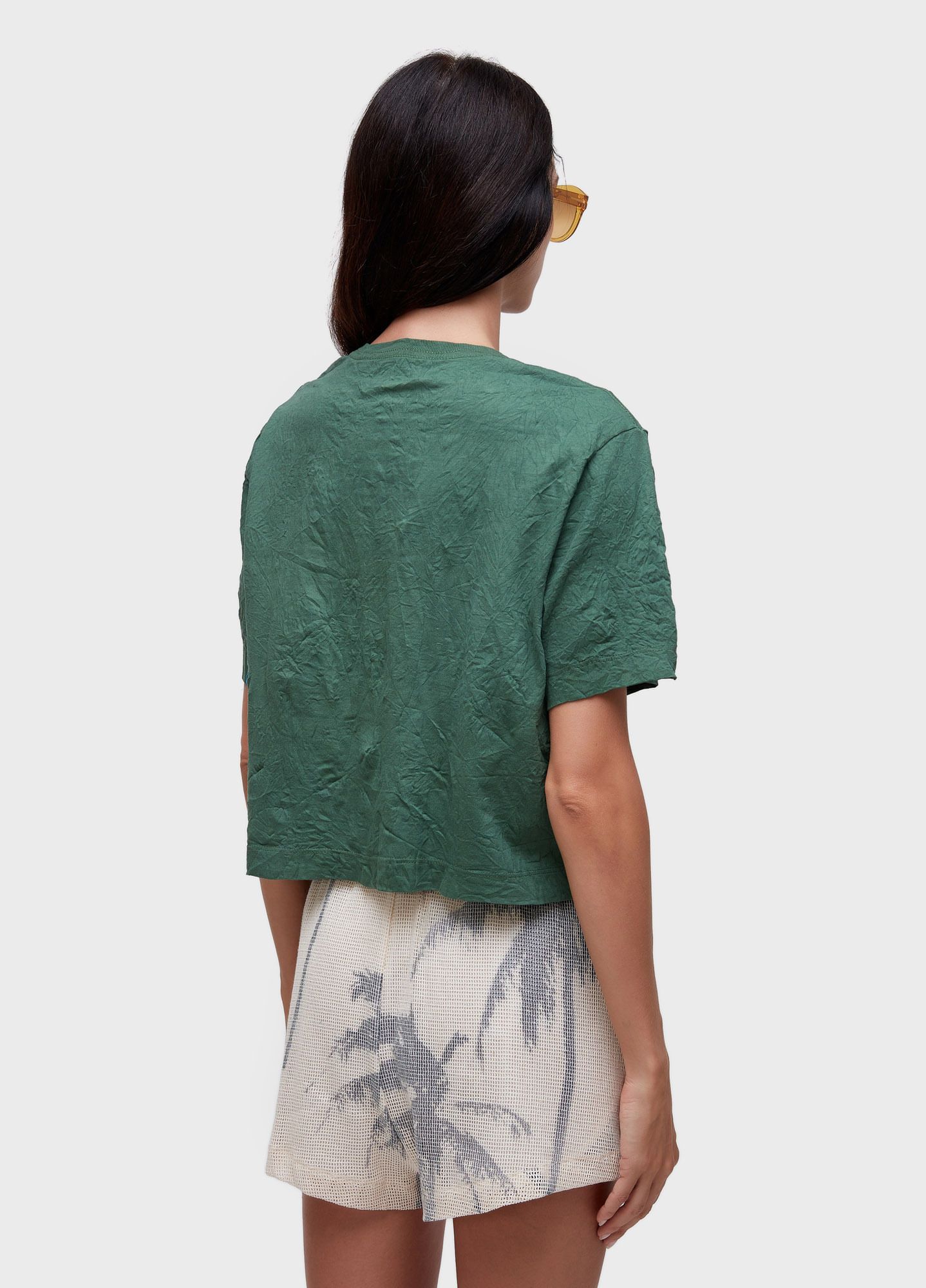T-shirt cropped wrinkled