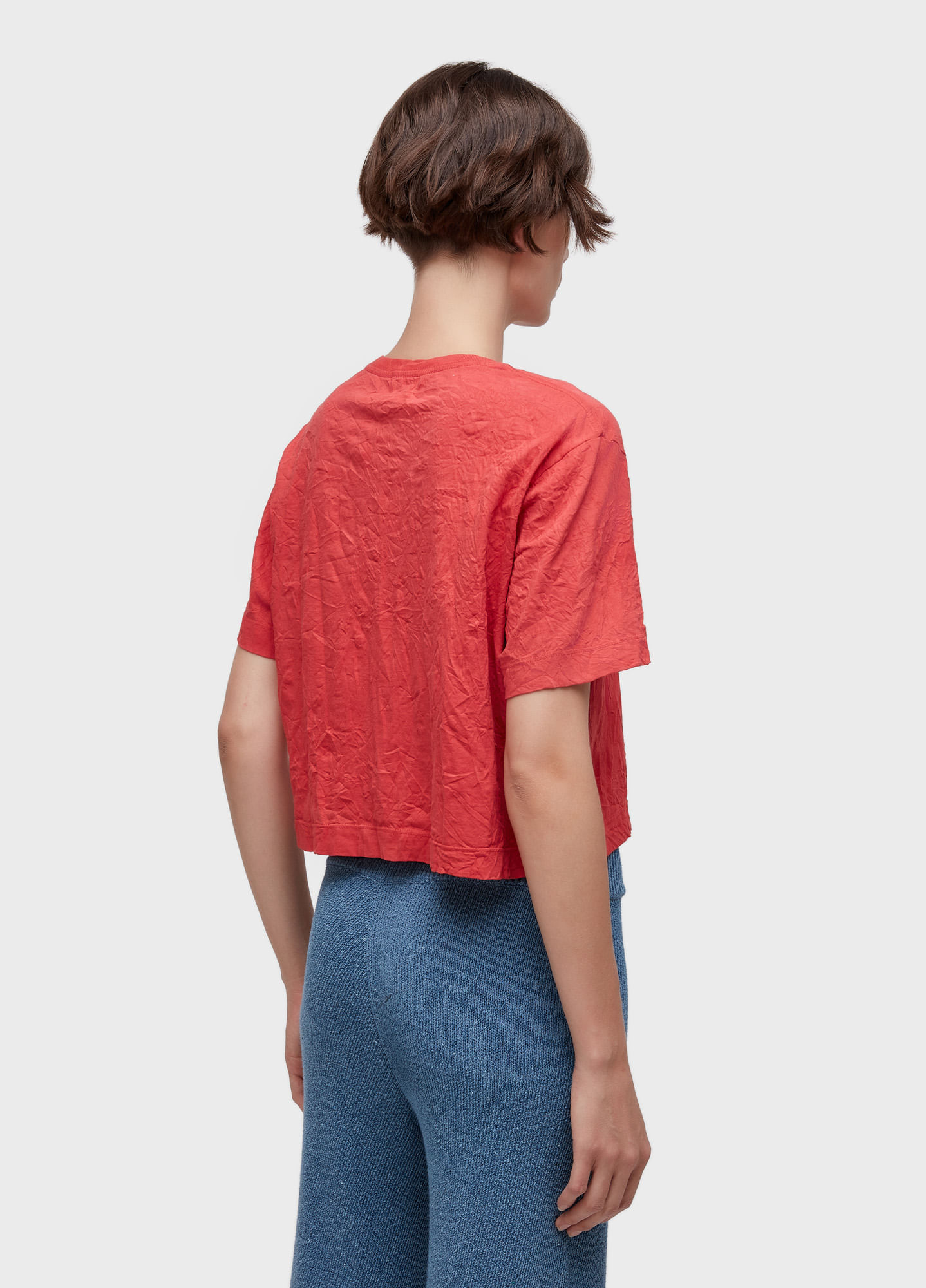 T-shirt cropped wrinkled