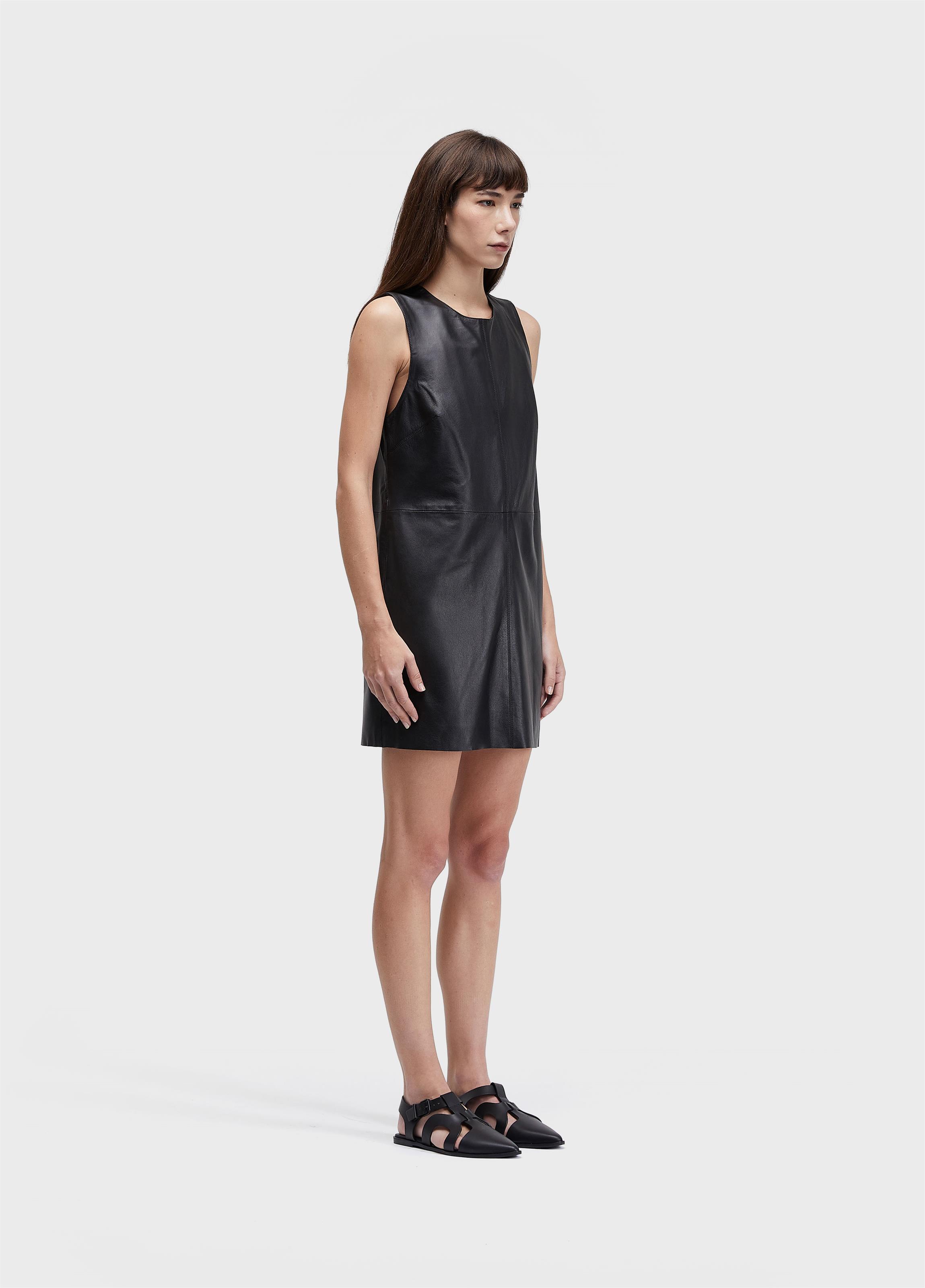VESTIDO CURTO SLEEVELESS