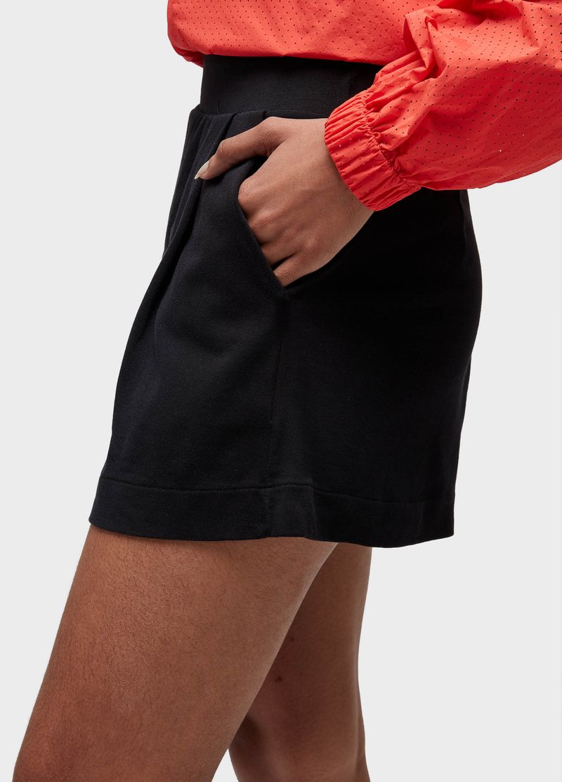 SHORT FEM BLACK