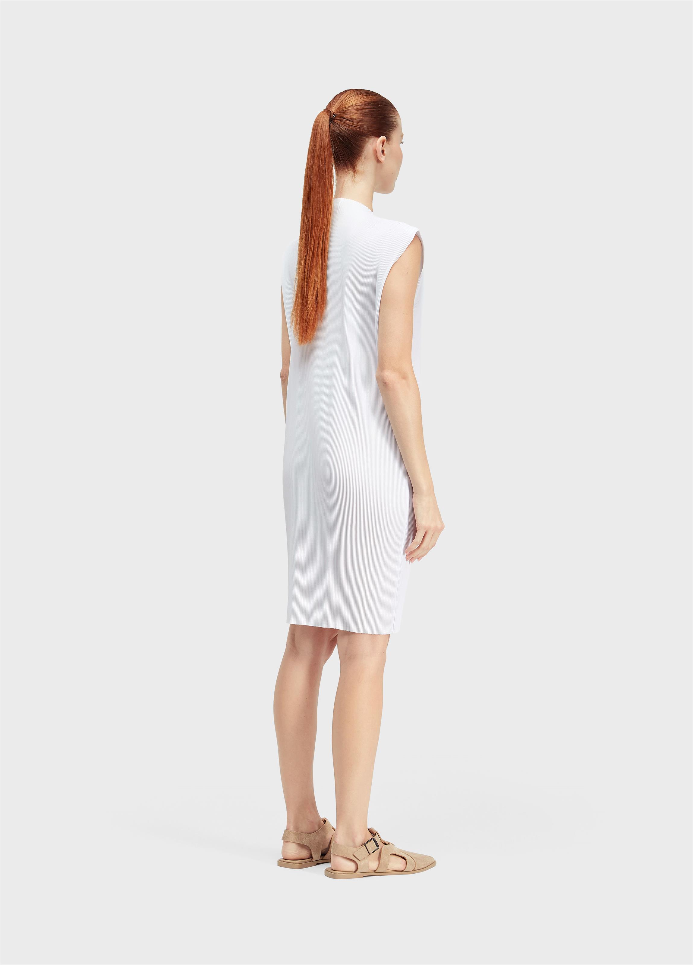 Vestido plissado curto