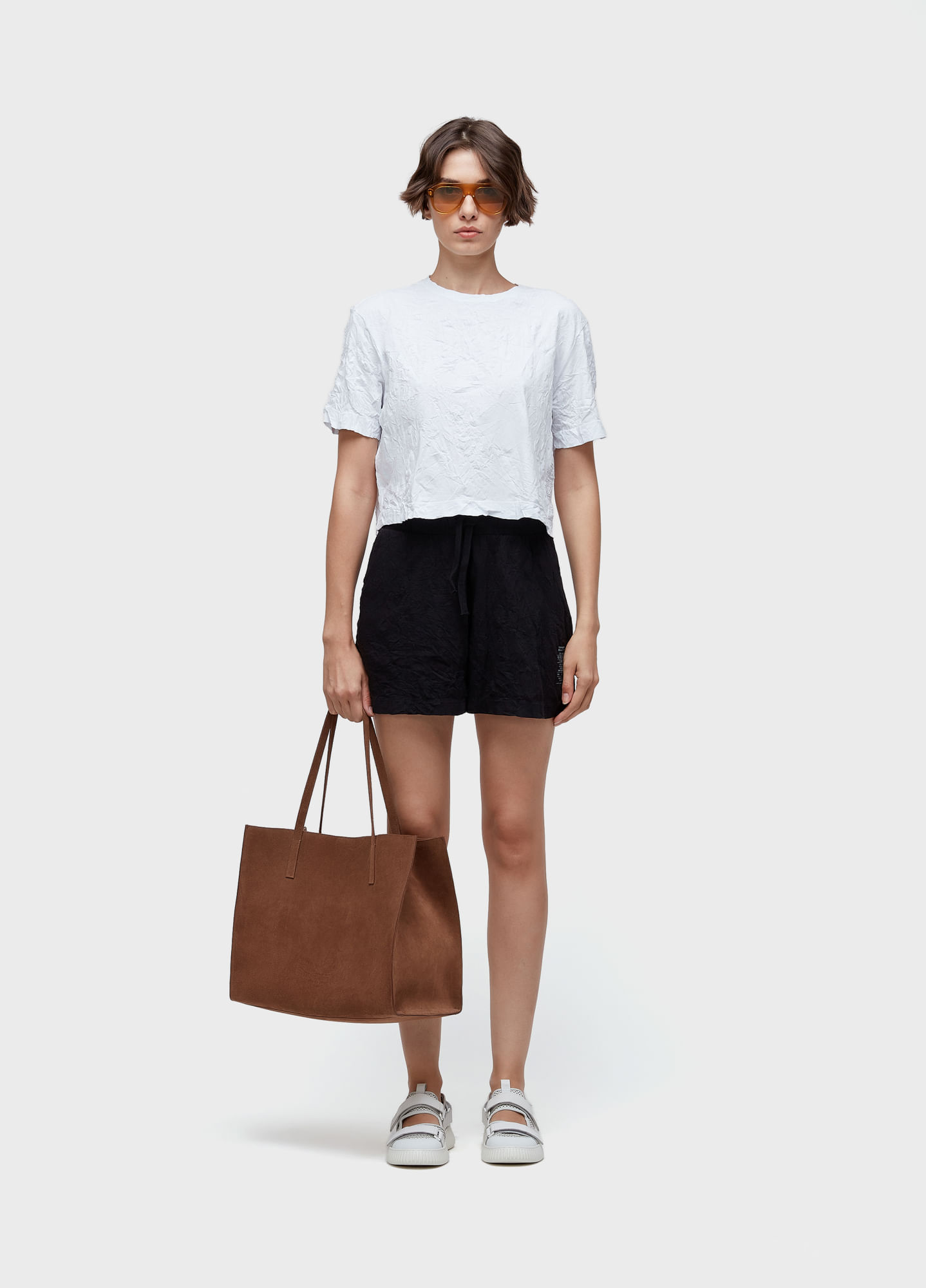Short wrinkled basic