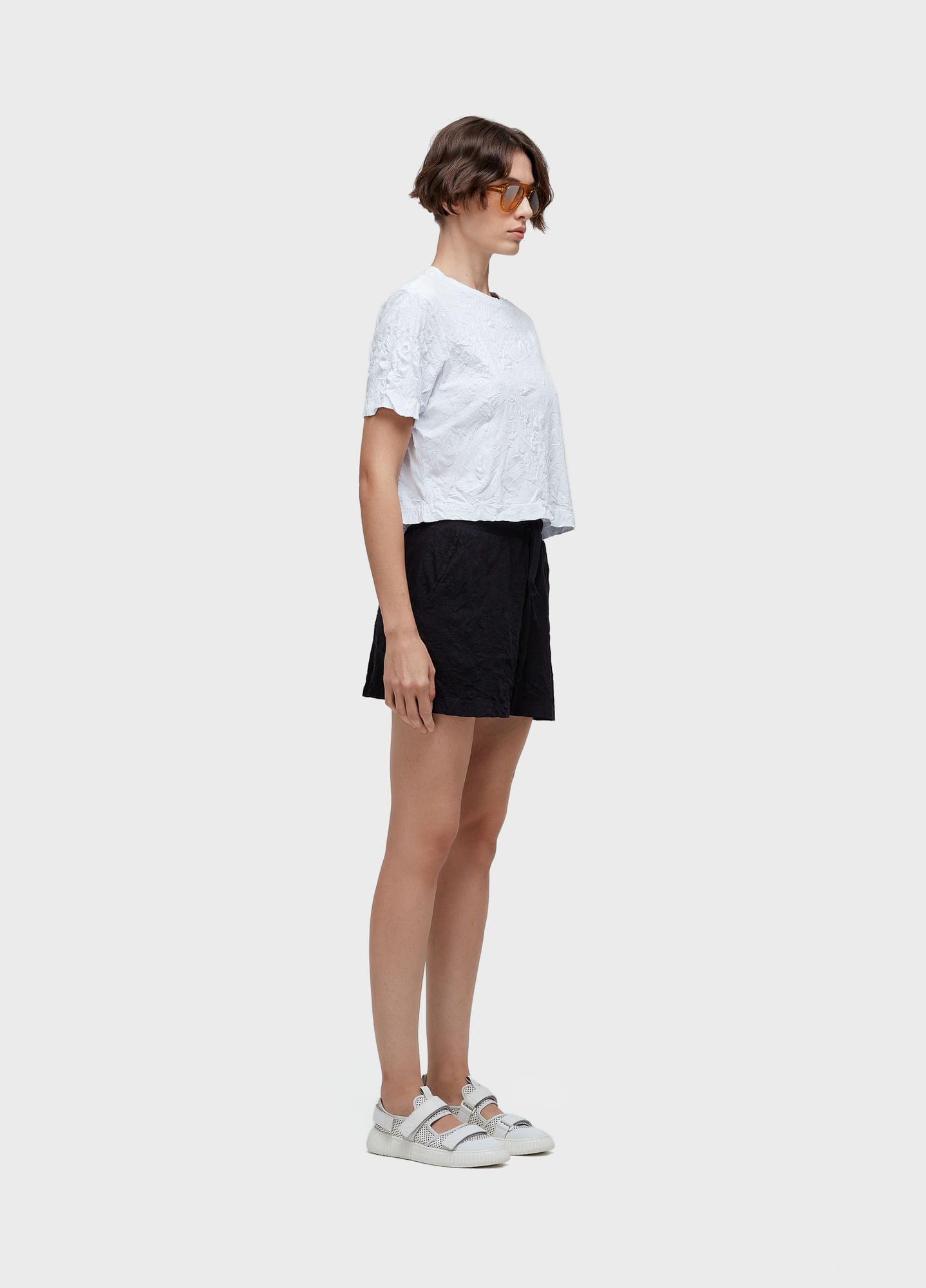 Short wrinkled basic